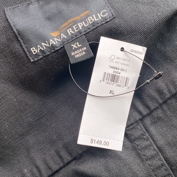 BANANA REPUBLIC Essential Cargo Jacket // Black - Picture 6 of 6